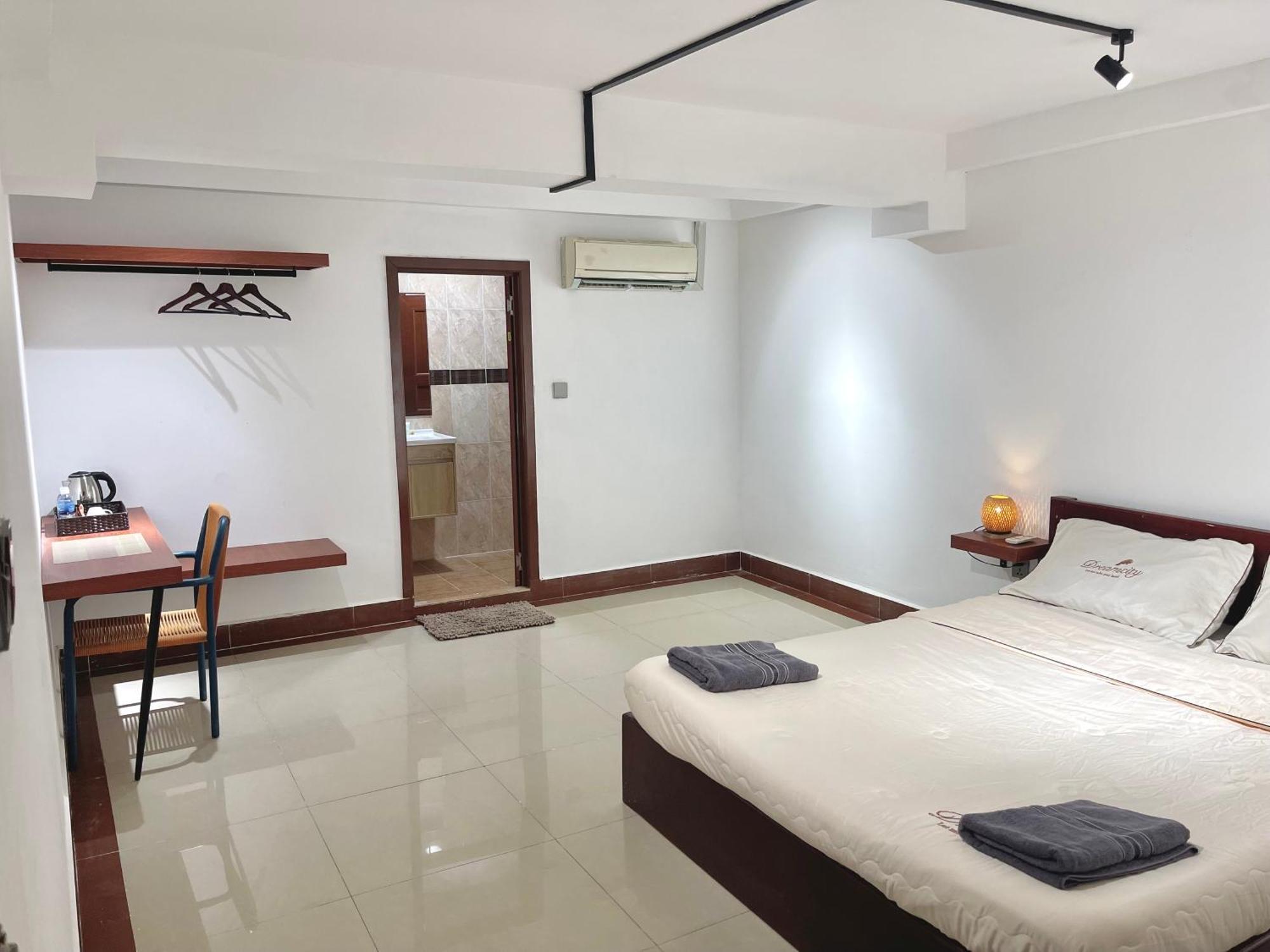 Rs Central Apartments - 200M To Royal Palace Пном Пен Екстериор снимка