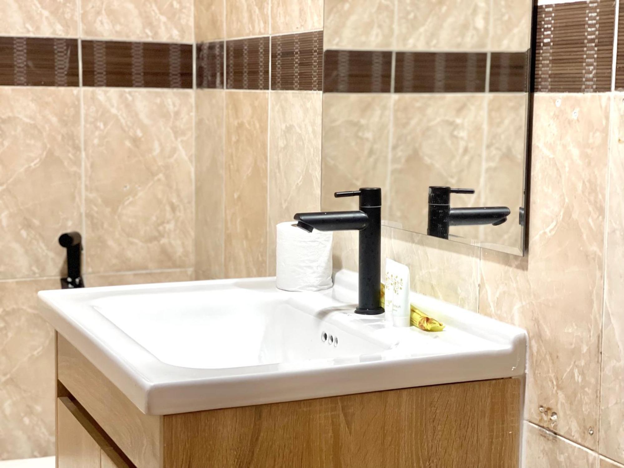 Rs Central Apartments - 200M To Royal Palace Пном Пен Екстериор снимка